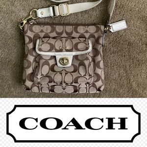 ⬇️ Coach Signature C Crossbody Bag